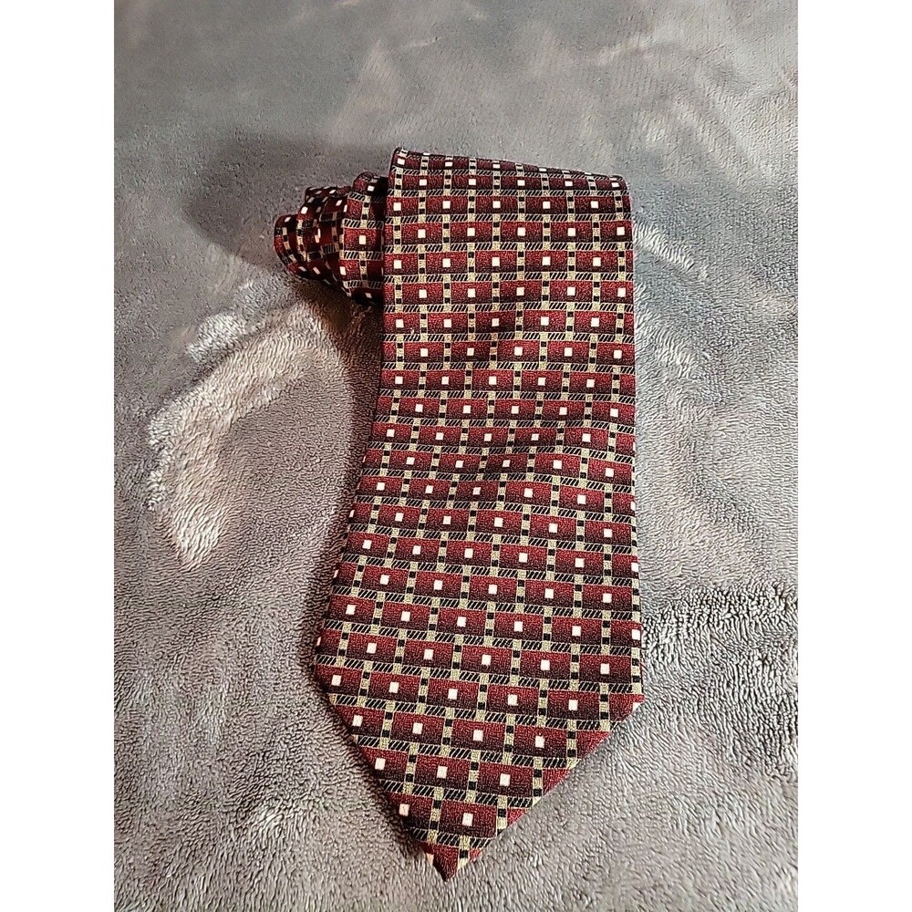 Enrico Guccini Handmade Red Geometric 100% Silk Neck Tie (57x3.75)